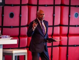 Adjiedj Bakas: ‘Energie is over 20 of 30 jaar vrijwel gratis.’