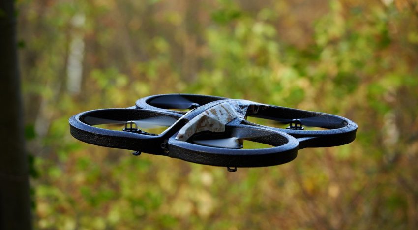 Drone verzamelt meetgegevens in kas