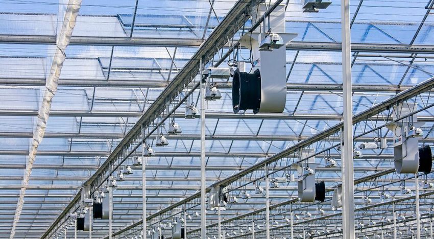 Vochtafvoer met droge lucht van boven scherm lijkt effectief Vochtafvoer met droge lucht van boven scherm lijkt effectief