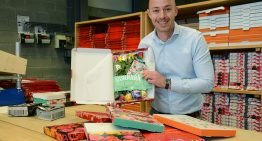 Een boeket verse bloemen gewoon door de brievenbus