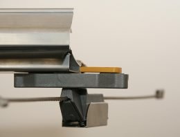 Heen en weer bewegende slipblokjes voorkomen slijtage scherminstallatie