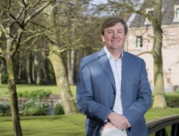 Koning opent Experience Centre bij 50-jarig jubileum Koppert Biological Systems