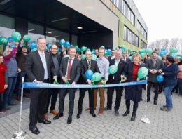 Bayer opent nieuwe kas voor onderzoek naar insecticiden