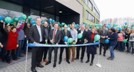 Bayer opent nieuwe kas voor onderzoek naar insecticiden
