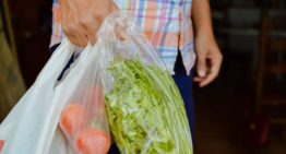 Nederlandse supermarkten gaan plastic uit de schappen weren