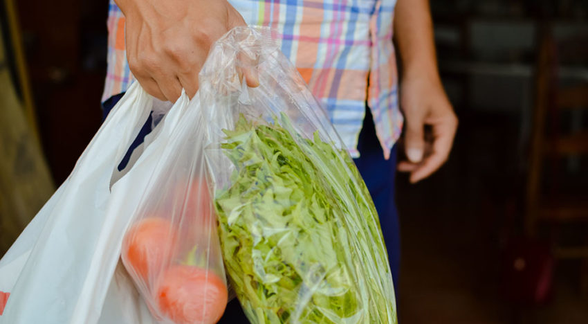 Nederlandse supermarkten gaan plastic uit de schappen weren