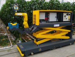 Eerste demonstratie nieuwe paprika-oogstrobot in de kas