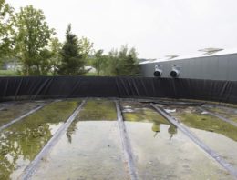 Water onderuit bassin halen is niet ongevaarlijk
