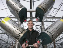 ‘Helft minder verbruik aan gewasbescherming door elektrostatisch spuitsysteem’
