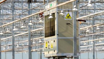 Vocht uit kaslucht laten condenseren tegen koude panelen of met zout