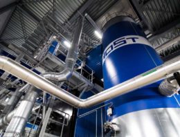 Zes glastuinbouwbedrijven in Andijk kiezen duurzame warmte uit biomassa