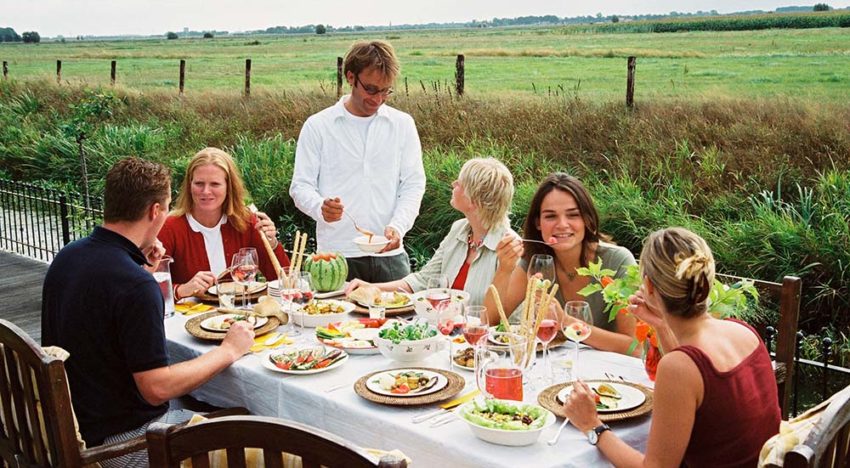 ‘Wat eten we morgen’ wijst de weg, wie pakt de handschoen op? ‘Wat eten we morgen’ wijst de weg, wie pakt de handschoen op?