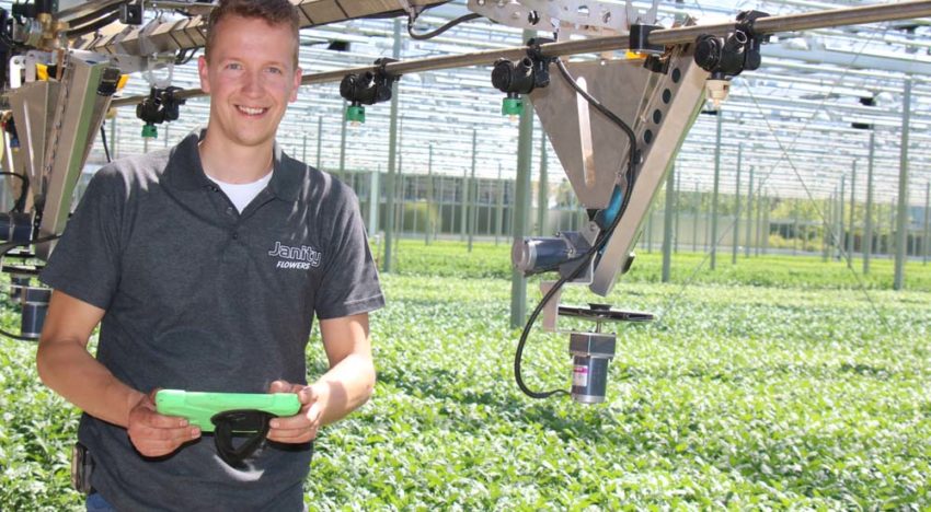 Spuitrobot met cruise control maakt volautomatisch kilometers in chrysant Spuitrobot met cruise control maakt volautomatisch kilometers in chrysant